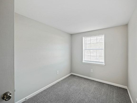 empty-bedroom-Village-of-Carrollwood