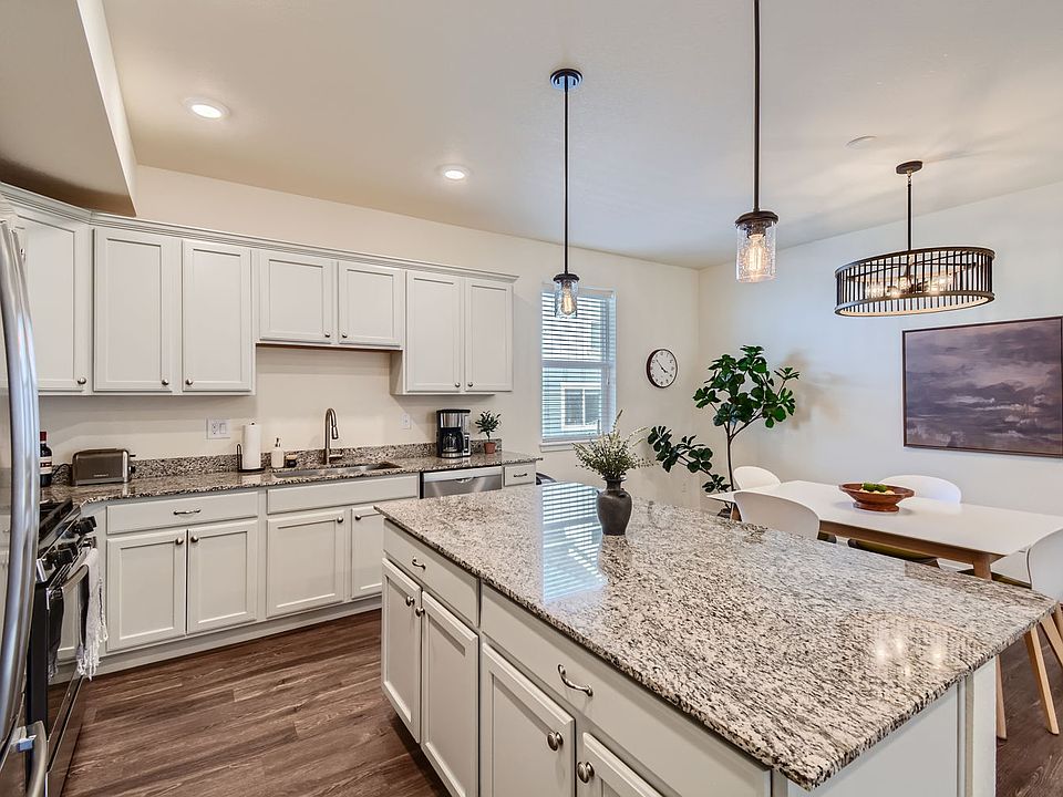 Kitchen & Dining Area