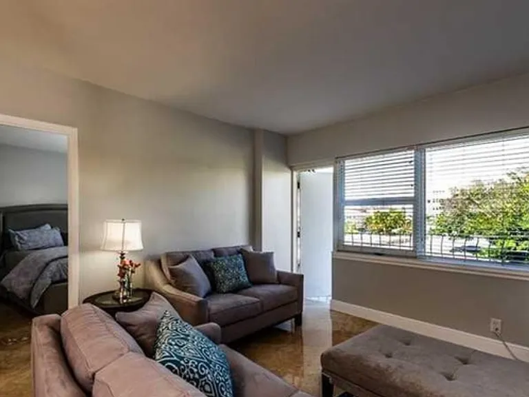 3250 NE 28th St #307 — Photo 4