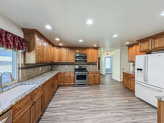 5th image of 13646 Los Olivos Ave