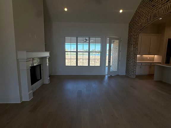 3rd image of 425 Old Maple Cv
