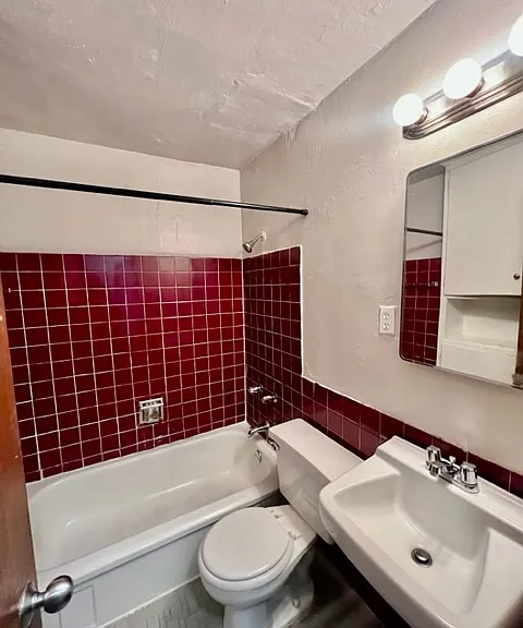 Corona Manor Apartments — Photo 11