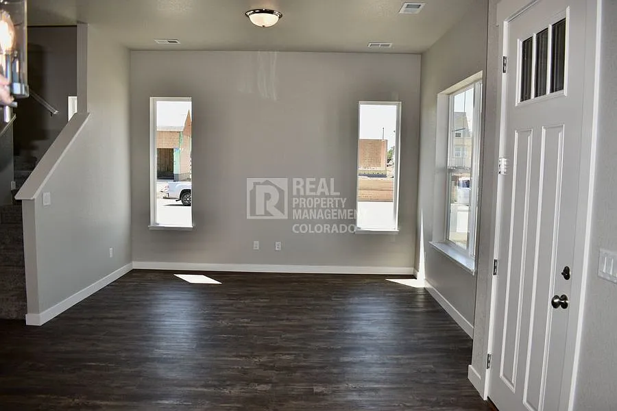 Luxury Corner Townhome with Mountain Views in Loveland — Photo 2