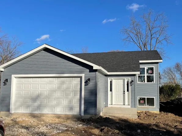 215 E Spruce St, Silver Lake, WI 53170