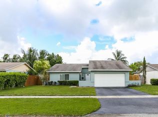 9422 Saddlebrook Dr, Boca Raton, FL 33496
