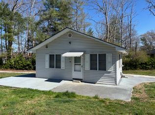 118 L R Smith Ave, Hendersonville, NC 28791