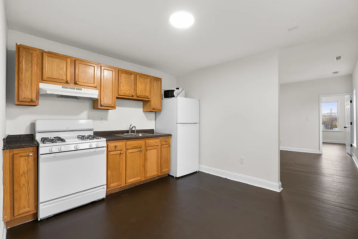 Building Photo - 16 S Conkling St #2