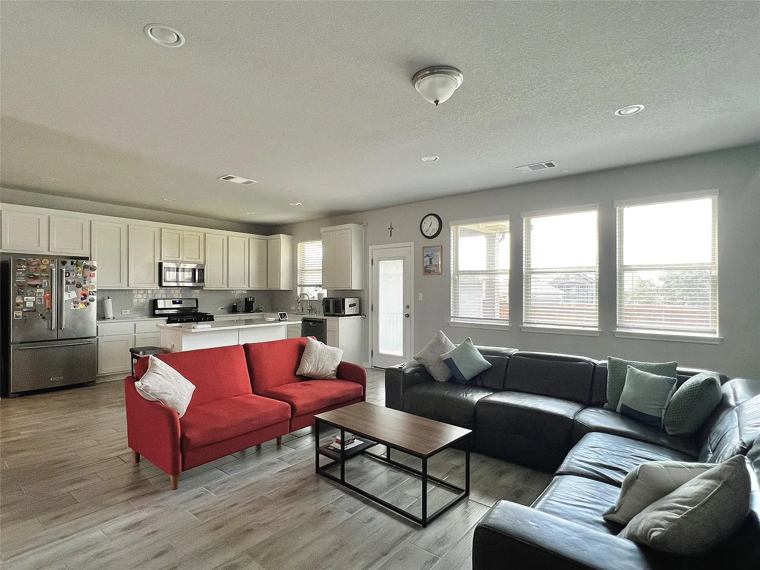 4 bed, 3.0 bath, 2088 sqft, $2,350 — Photo 3