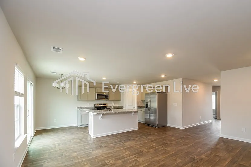 3 bed, 2.0 bath, 1399 sqft, $1,995 — Photo 4