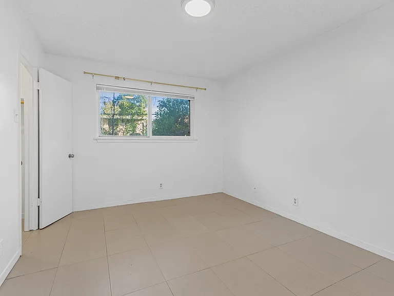1905 Fairlawn Lane — Photo 13