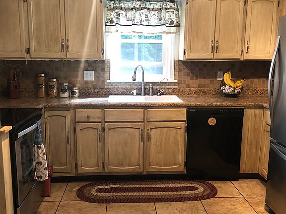 4th image of 42 Nottingham Dr