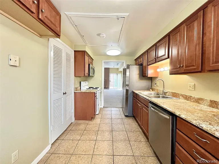 7250 Eastmoor Dr #111 — Photo 6