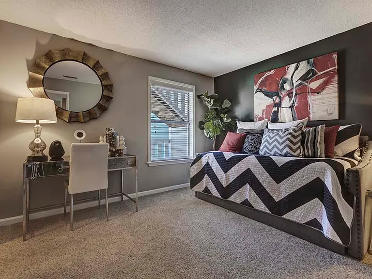 Harlowe Apartments — Photo 7