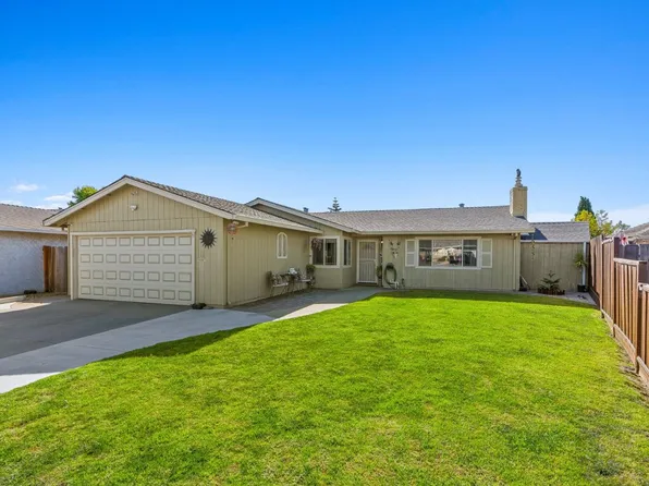 11 Saint Charles Pl, Salinas, CA 93905