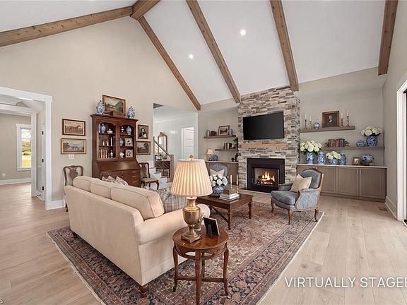 5th image of 3973 Valley View Cir