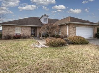 214 Royal Oaks Dr, Maryville, TN 37801