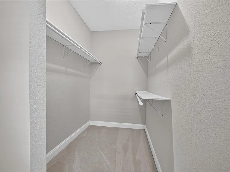 11613 Alexandria Dr — Photo 16