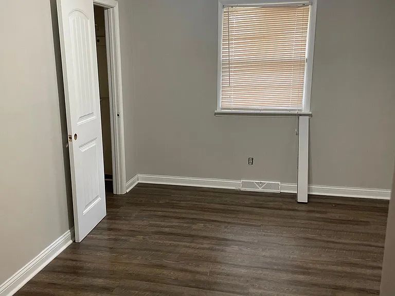 1435 Hodgenville Rd — Photo 11