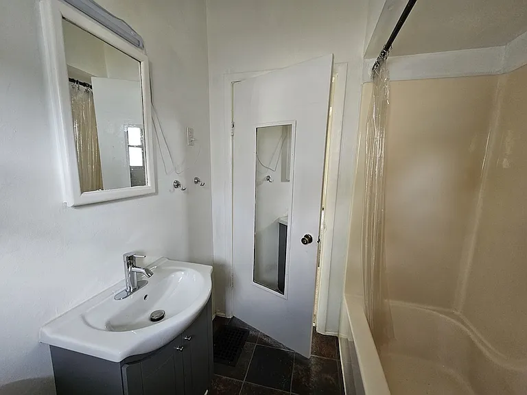 79 Home St — Photo 10