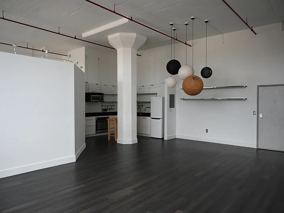 5850 Centre Ave #507
