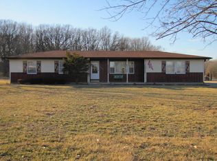 6421 Jezek Rd, Salem, IL 62881