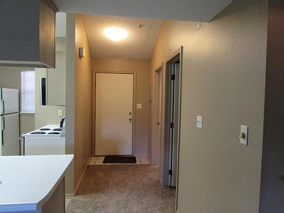 4th image of 250 Berry Dr #13