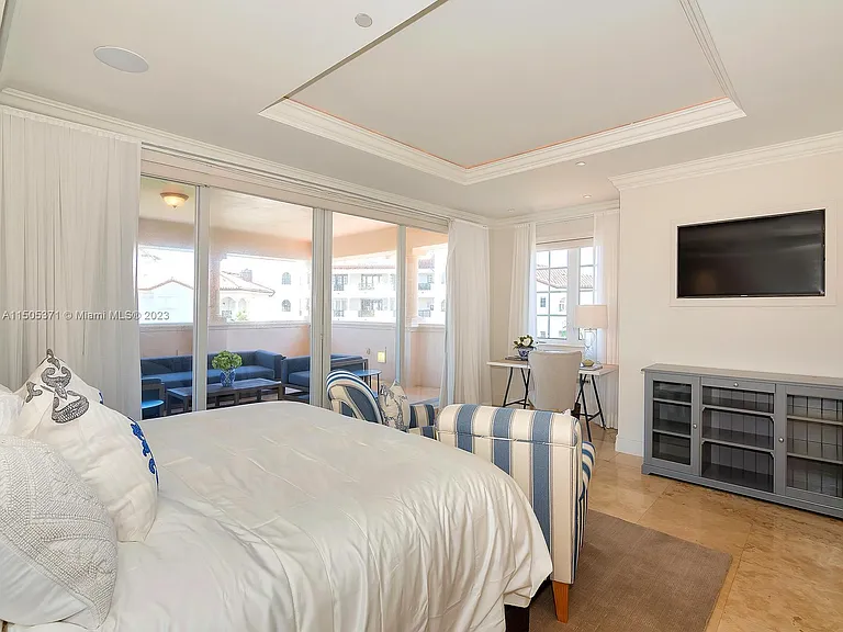 19251 Fisher Island Dr #19251 — Photo 28