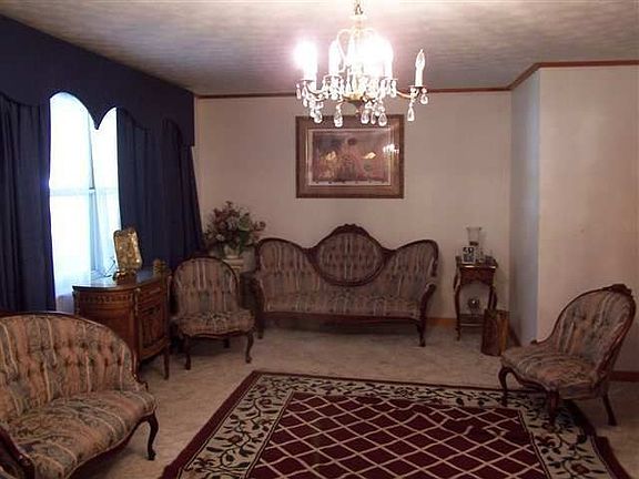 5th image of 858 Dogwood Ln