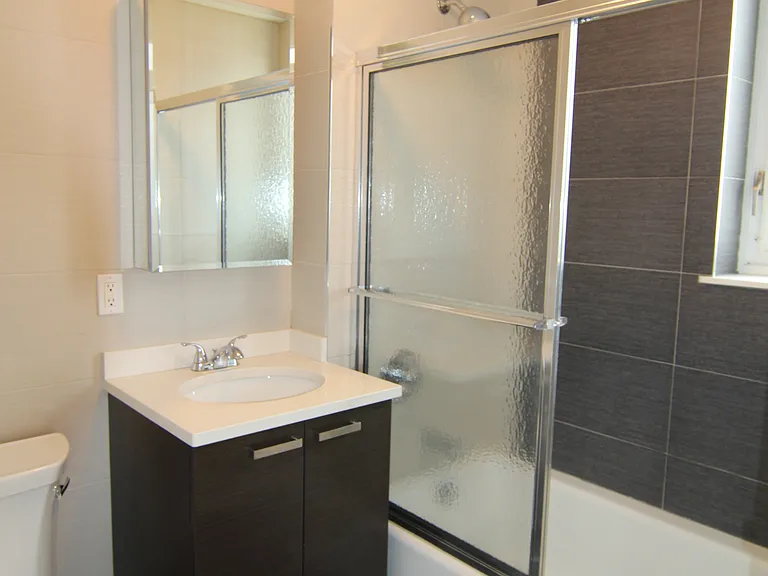 2012 31st St #2G — Photo 10
