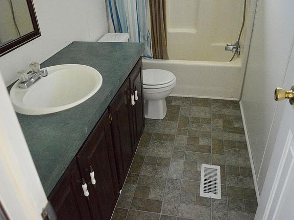3rd image of 102 Eaglewood Dr
