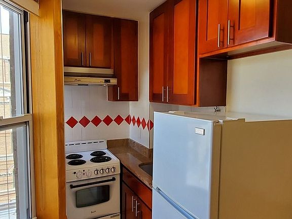 2nd image of 82 Bayard St APT 29