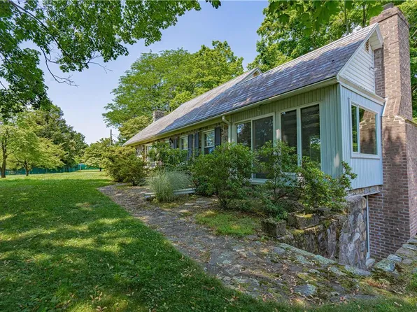 1018 Lohman Dr, Mount Bethel, PA 18343