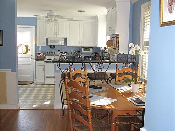 2nd image of 209 Melwood Ln