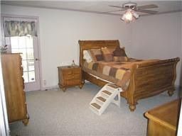 Master bedroom w/private screened deck, bath w/european shower panel,granite
