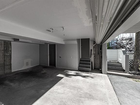 3rd image of 19 Columbus Square Dr