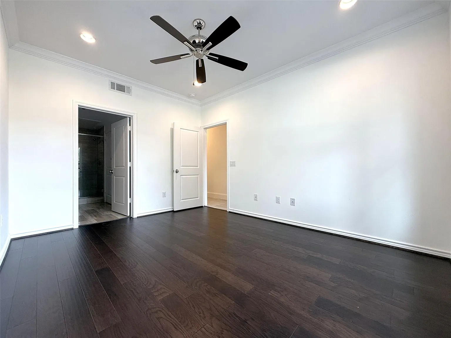 3 bed, 5.0 bath, 2495 sqft, $3,950 — Photo 4