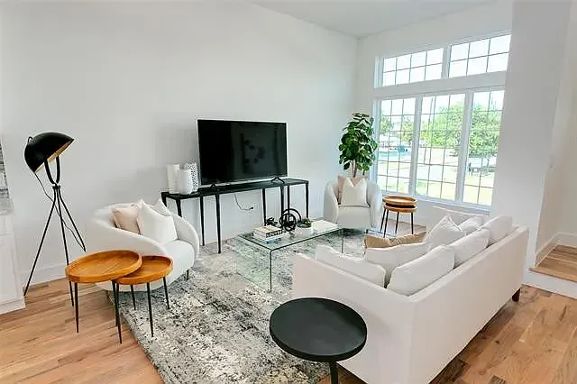 1910 Caddo St #202 — Photo 9