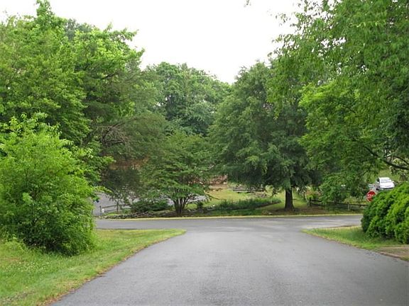 3rd image of 1014 Pecan Ln