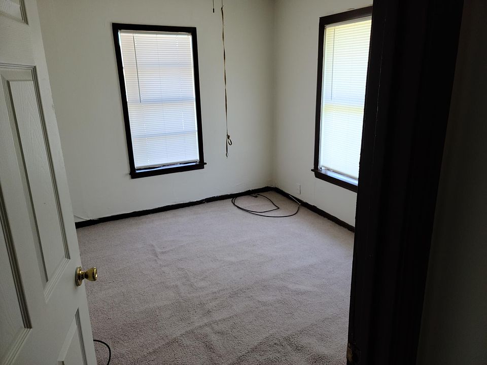 2nd image of 2139 S Victory Dr