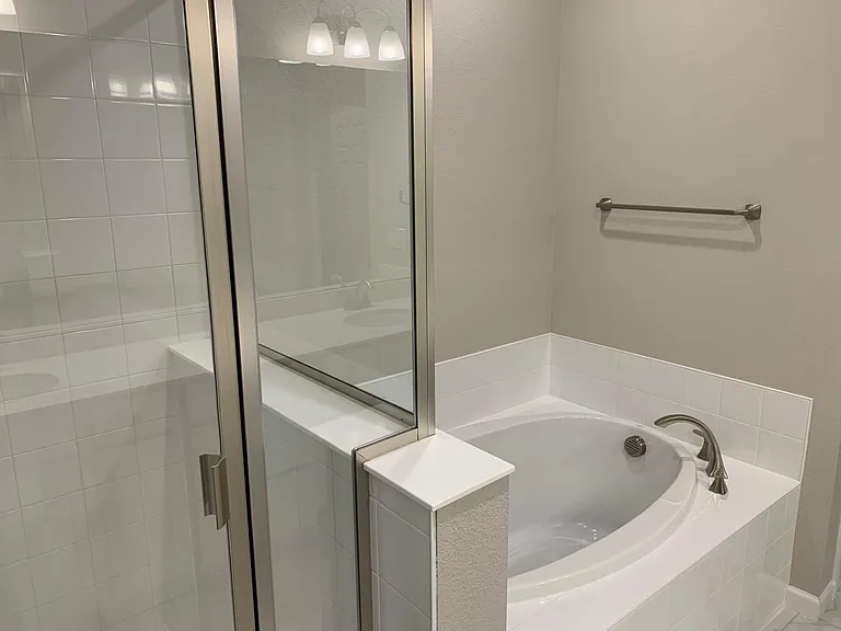 Primary 5 Piece Bath