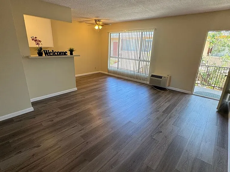 18530 Prairie St. — Photo 5