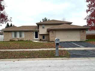 16135 Bormet Dr, Tinley Park, IL 60477