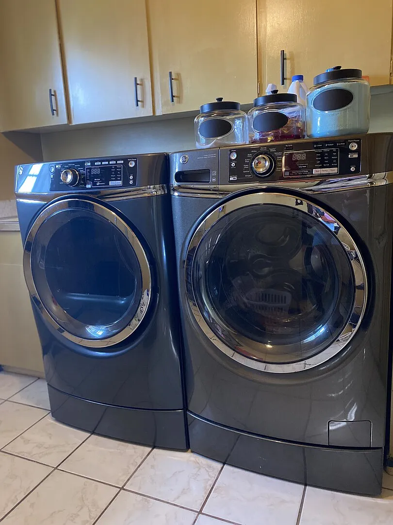 Charming 3 Bedroom 2 Bath Home — Photo 3