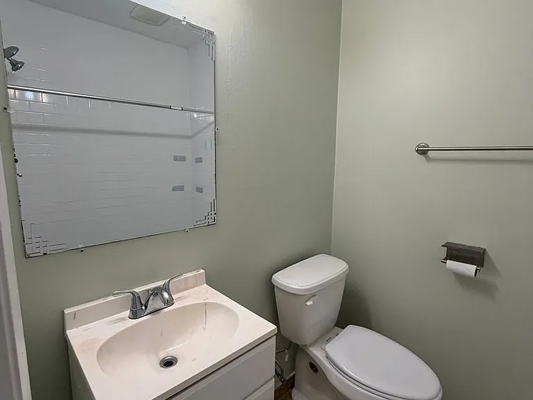 2304 Hartsfield Ct #B — Photo 14