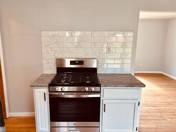 5th image of 1355 Athlone Dr
