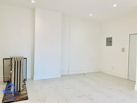 Rented by Blue Egg Realty Corp | media 8