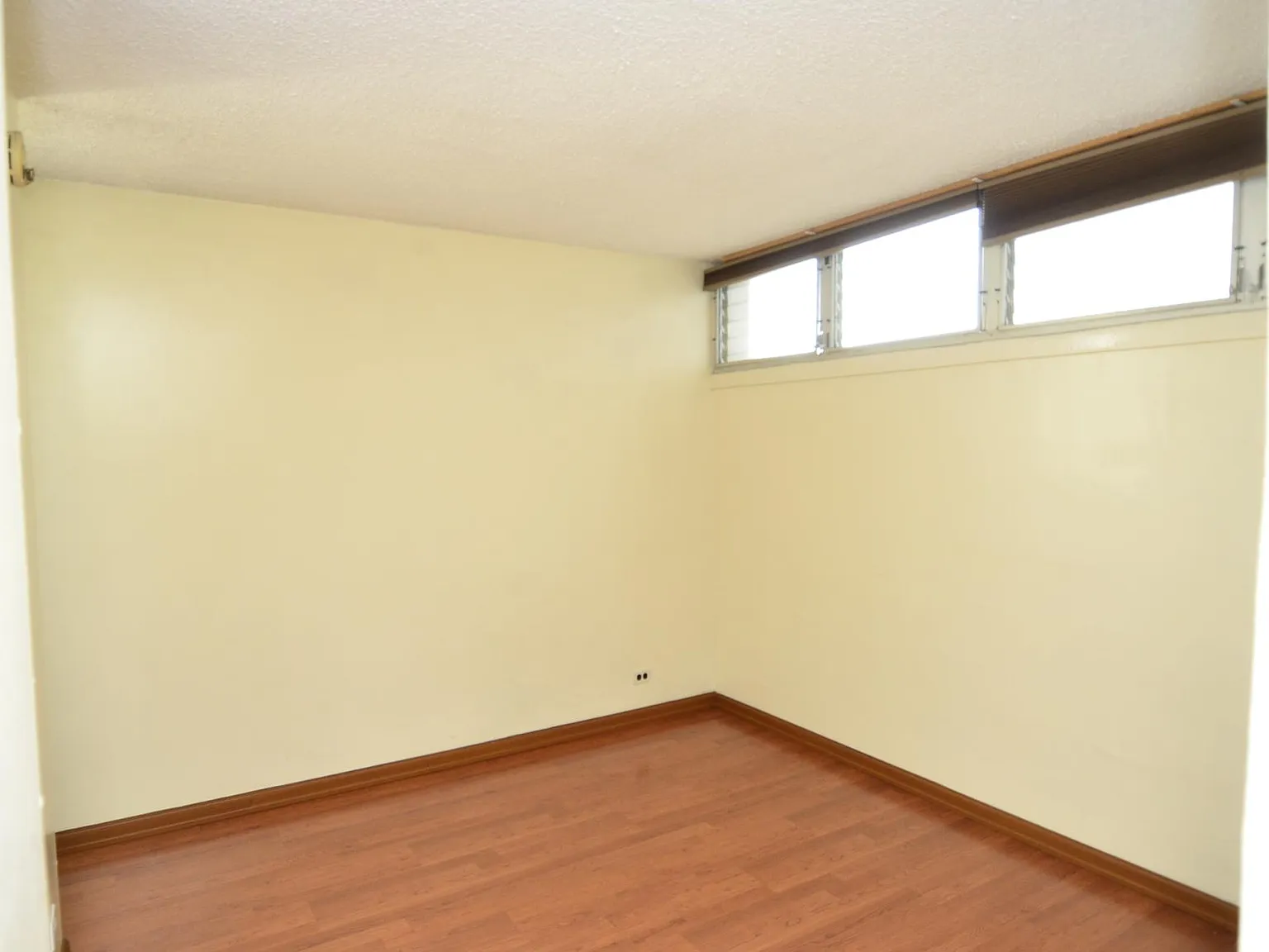 3 bed, 1.5 bath, 858 sqft, $2,980 — Photo 3