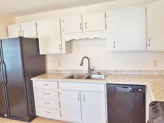5th image of 429 Holt Ln