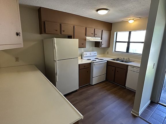 4th image of 901 Brett Dr APT E