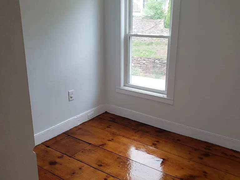 211 Milford Rd — Photo 9